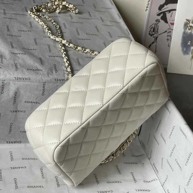 CC MINI 18 FLAP BAG IN WHITE LAMBSKIN