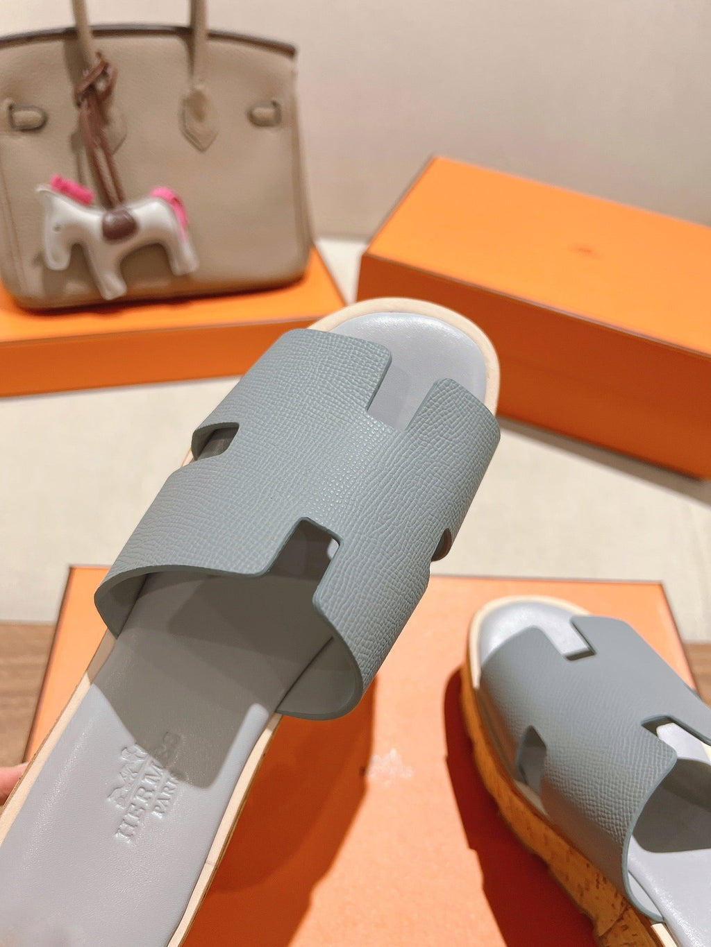 HM 25S HIGH WEDGE SANDALS IN LIGHT GREY LAMBSKIN STYLE 13