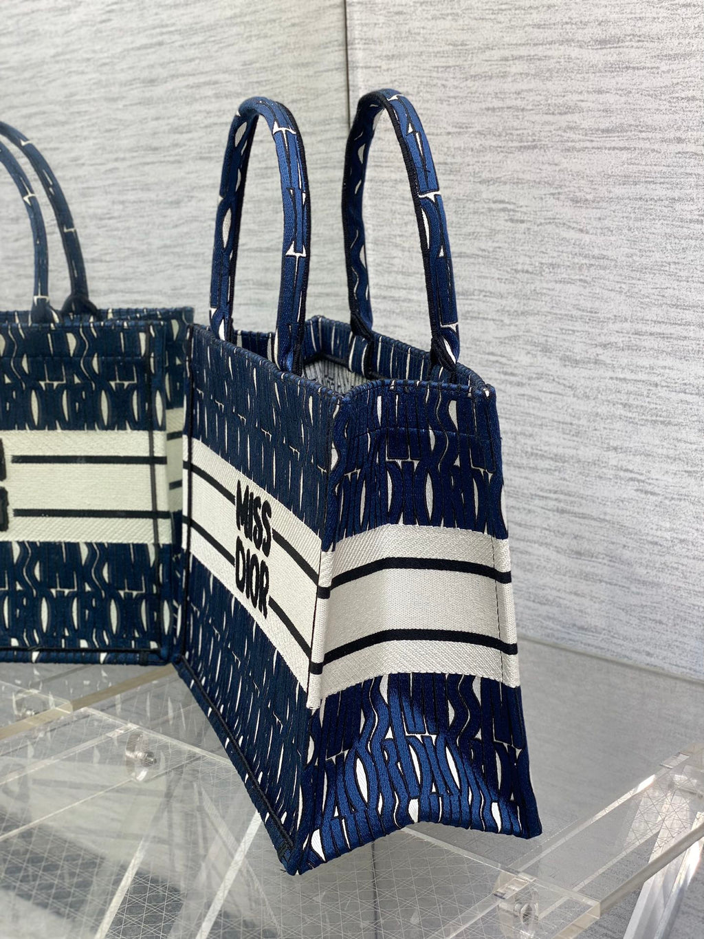 MISS MEDIUM TOTE 36 IN WHITE MIX DEEP COVE BLUE CANVAS