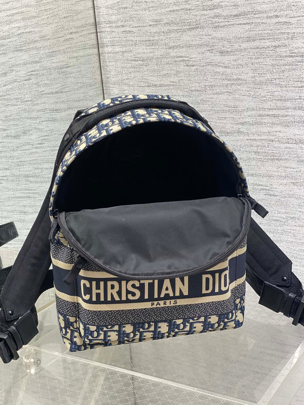 DIOR 25S TRAVEL BACKPACK 31 IN BLUE CANVAS OBLIQUE JACQUARD