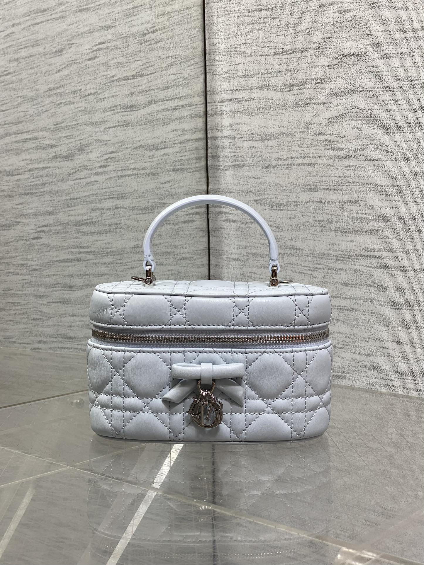 DIOR 26S MINI VANITY 17 IN LIGHT GREY LAMBSKIN
