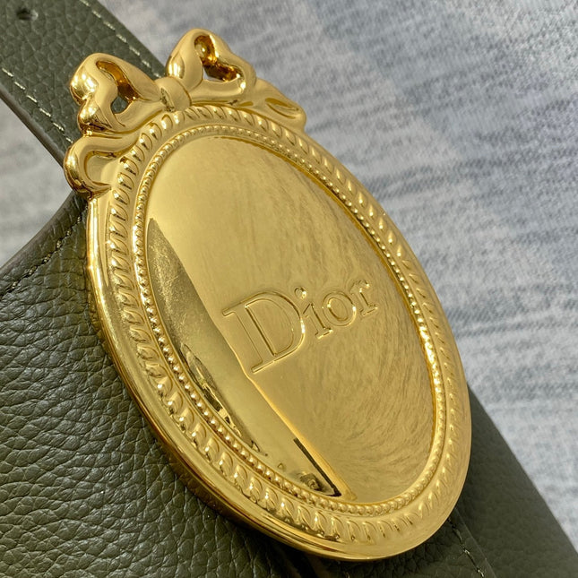 DIOR 26S MEDAILLON BUCKET BAG 26 IN MOSS GREEN CALFSKIN