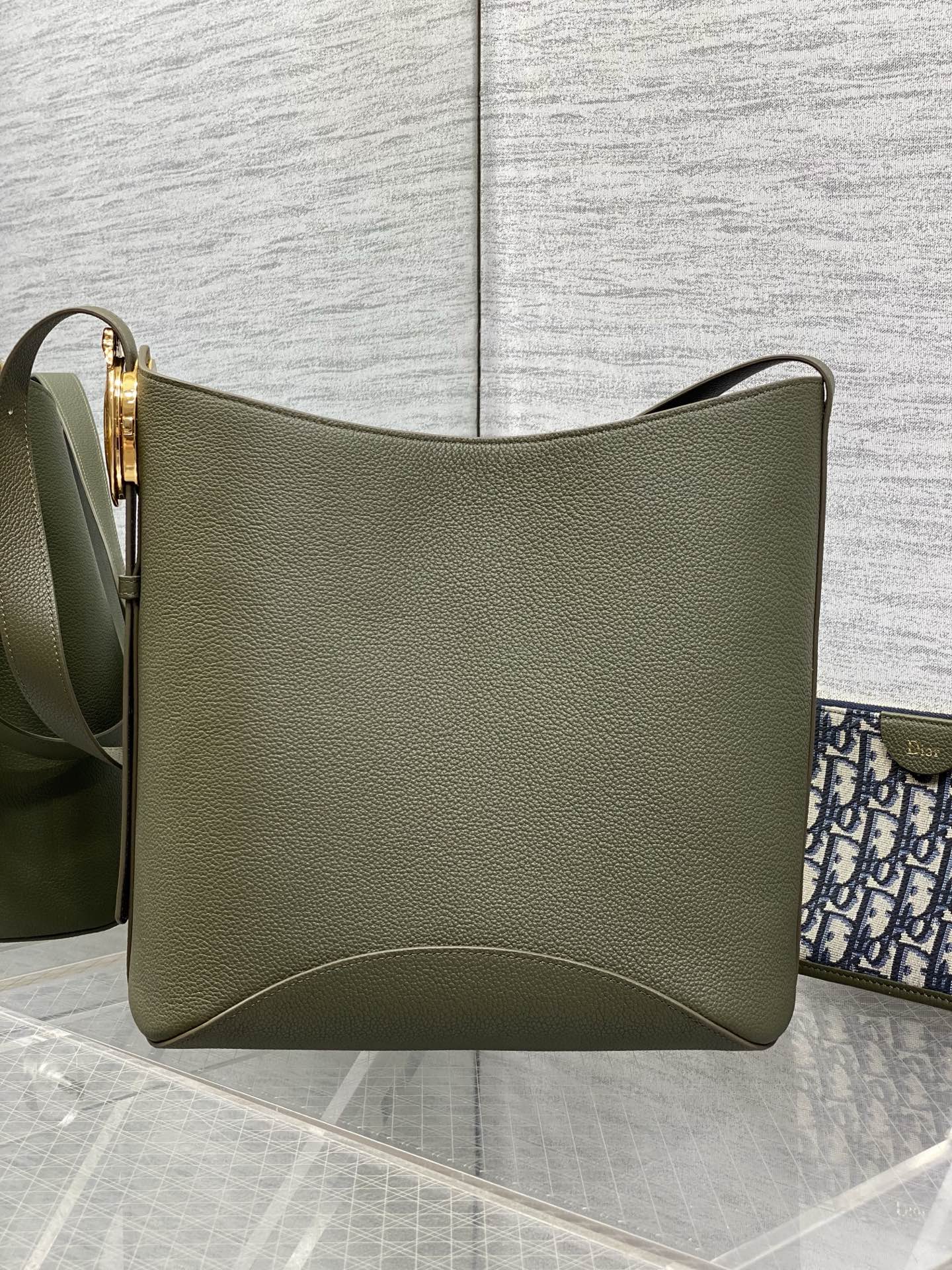 DIOR 26S MEDAILLON BUCKET BAG 26 IN MOSS GREEN CALFSKIN