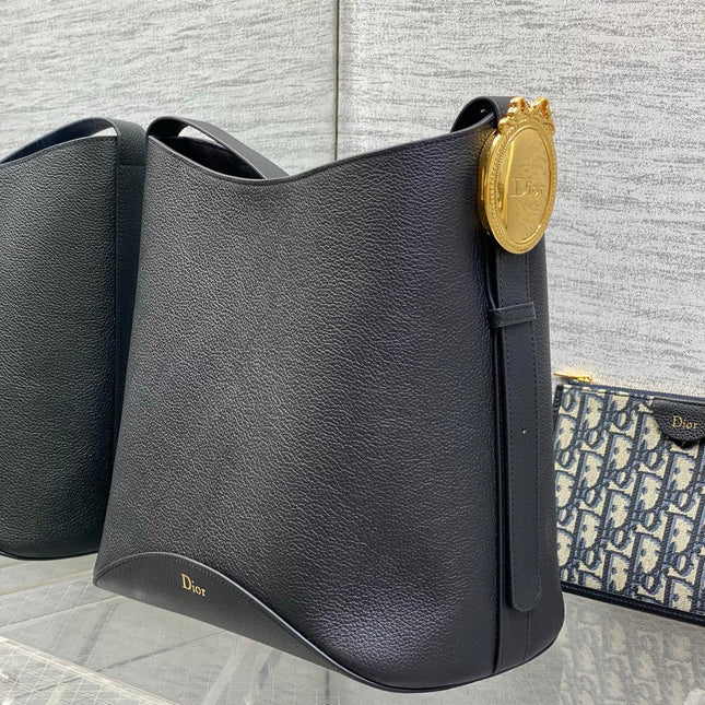 DIOR 26S MEDAILLON BUCKET BAG 26 IN BLACK CALFSKIN