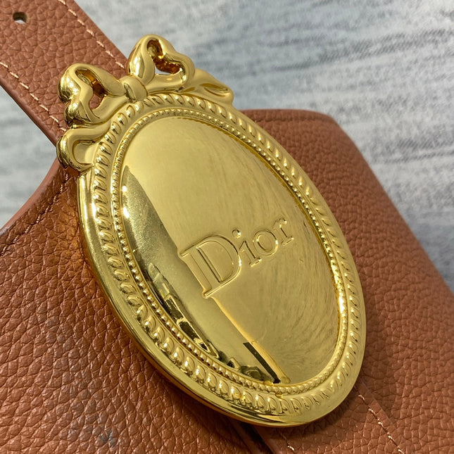 DIOR 26S MEDAILLON BUCKET BAG 26 IN LIGHT BROWN CALFSKIN