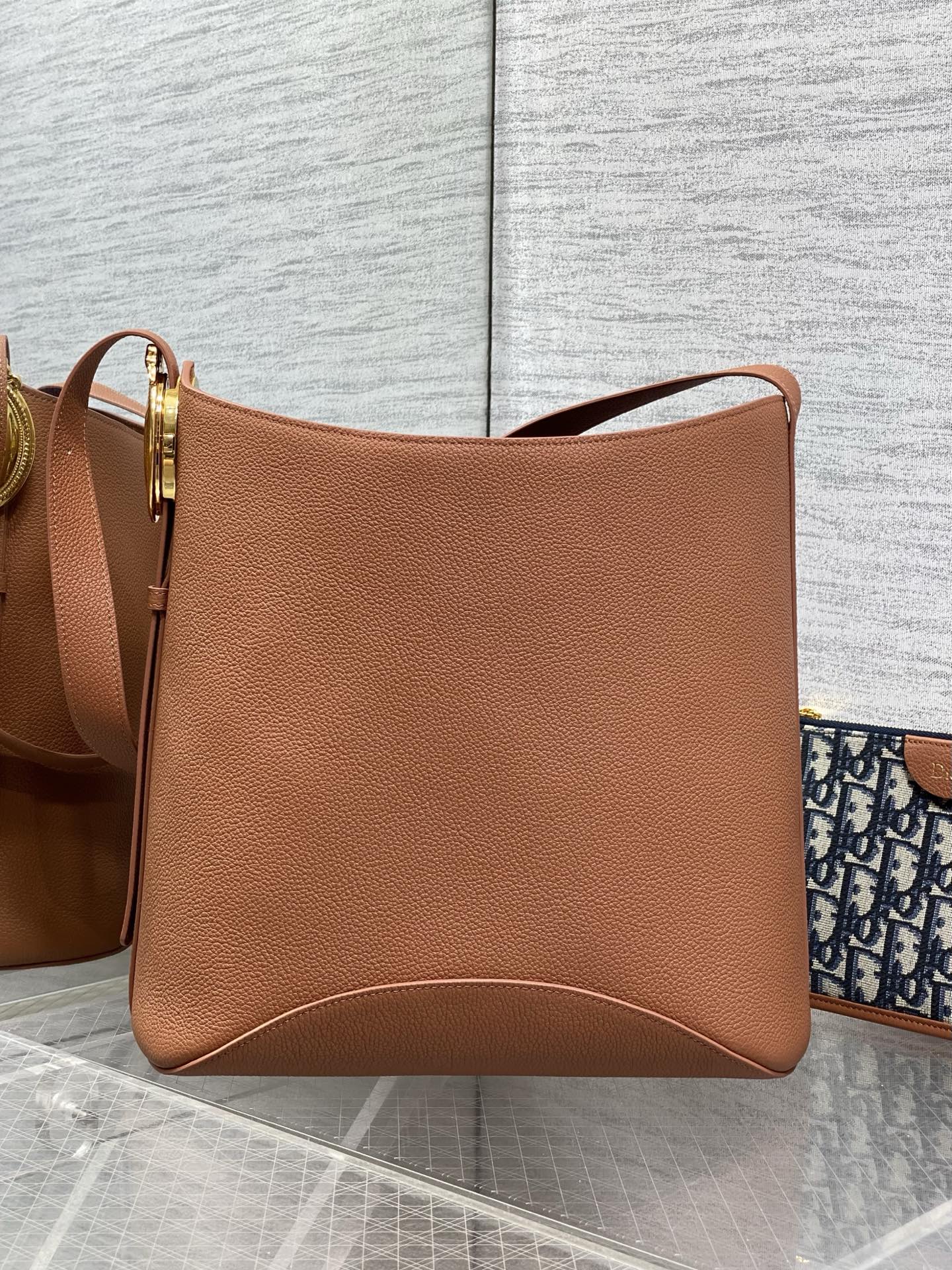 DIOR 26S MEDAILLON BUCKET BAG 26 IN LIGHT BROWN CALFSKIN