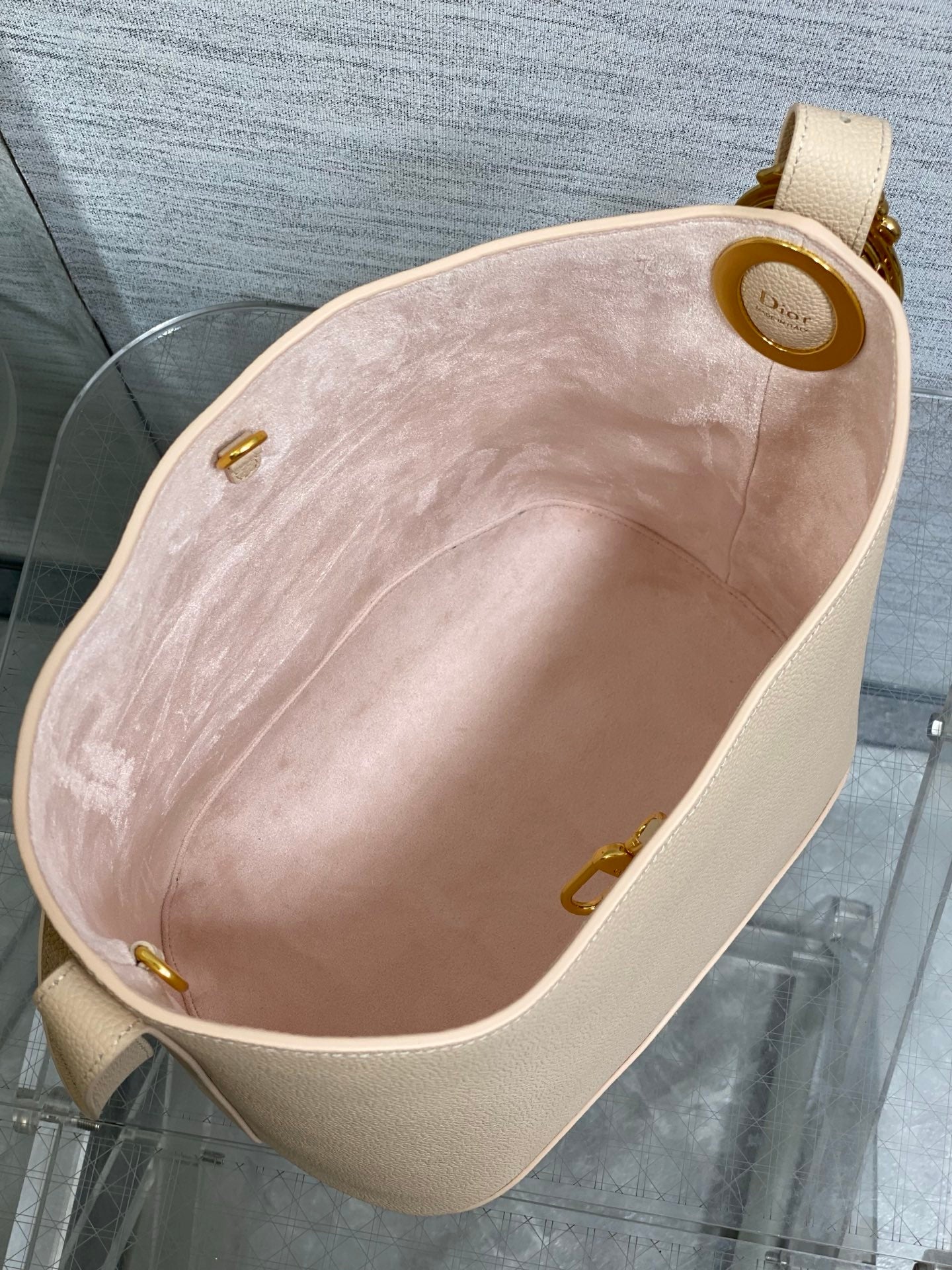 DIOR 26S MEDAILLON BUCKET BAG 26 IN BEIGE CALFSKIN