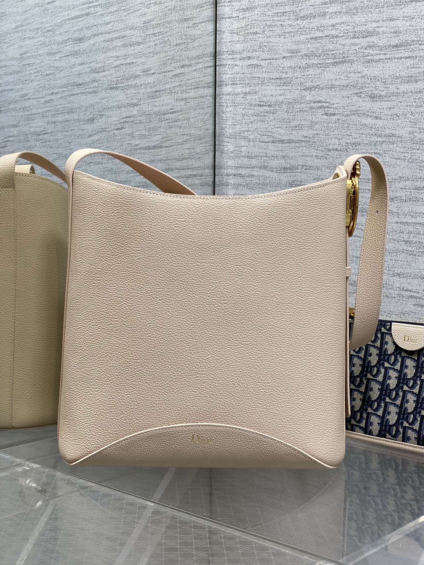 DIOR 26S MEDAILLON BUCKET BAG 26 IN BEIGE CALFSKIN