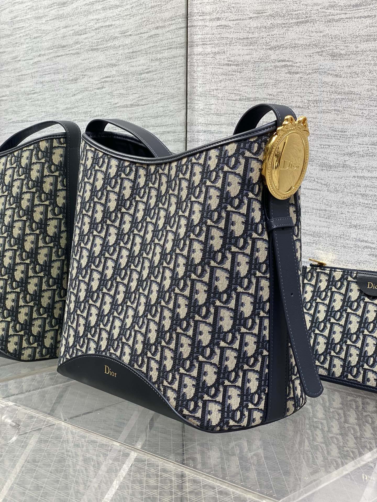 DIOR 26S MEDAILLON BUCKET BAG 26 IN BLACK OBLIQUE JACQUARD