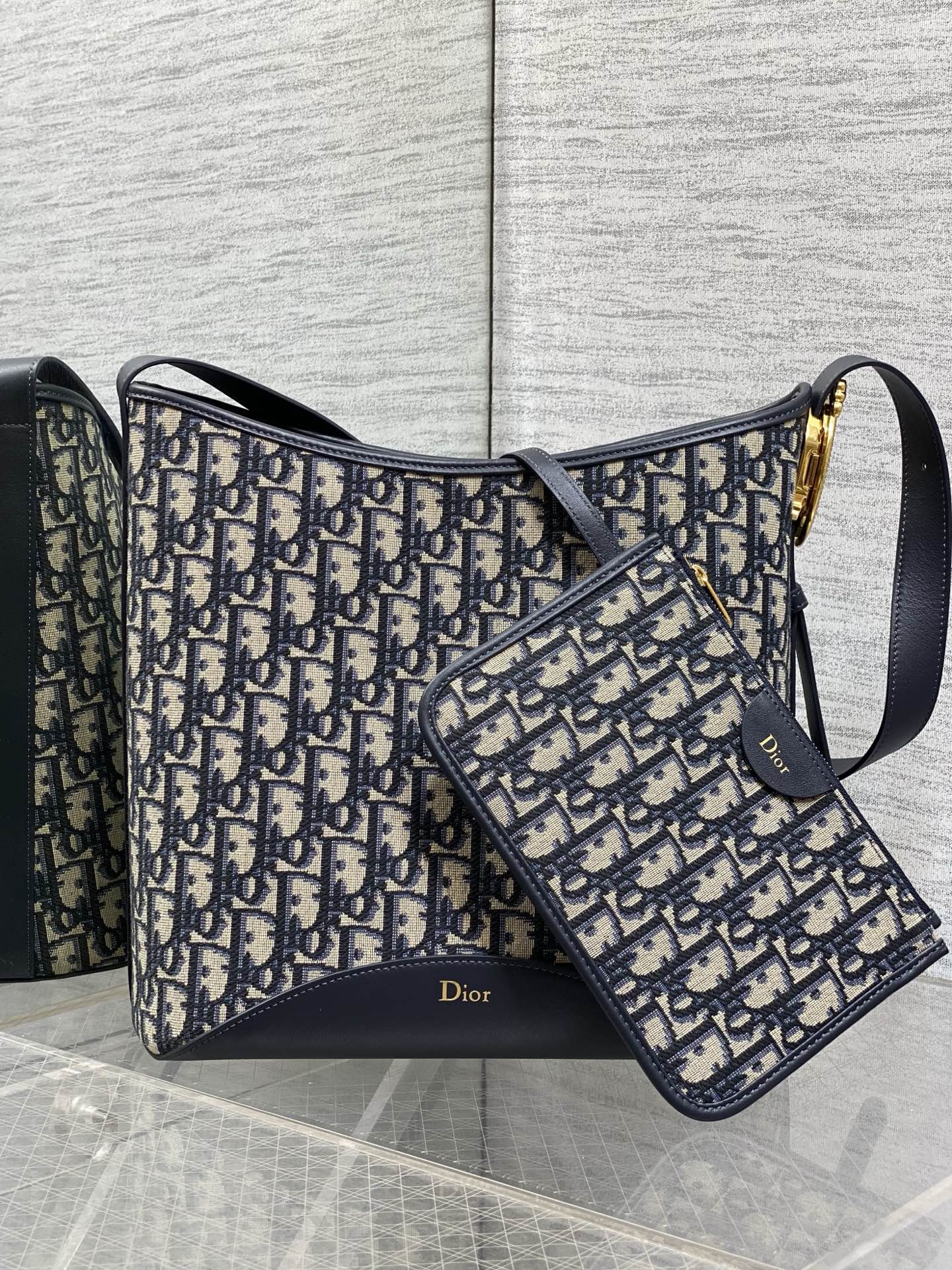 DIOR 26S MEDAILLON BUCKET BAG 26 IN BLACK OBLIQUE JACQUARD