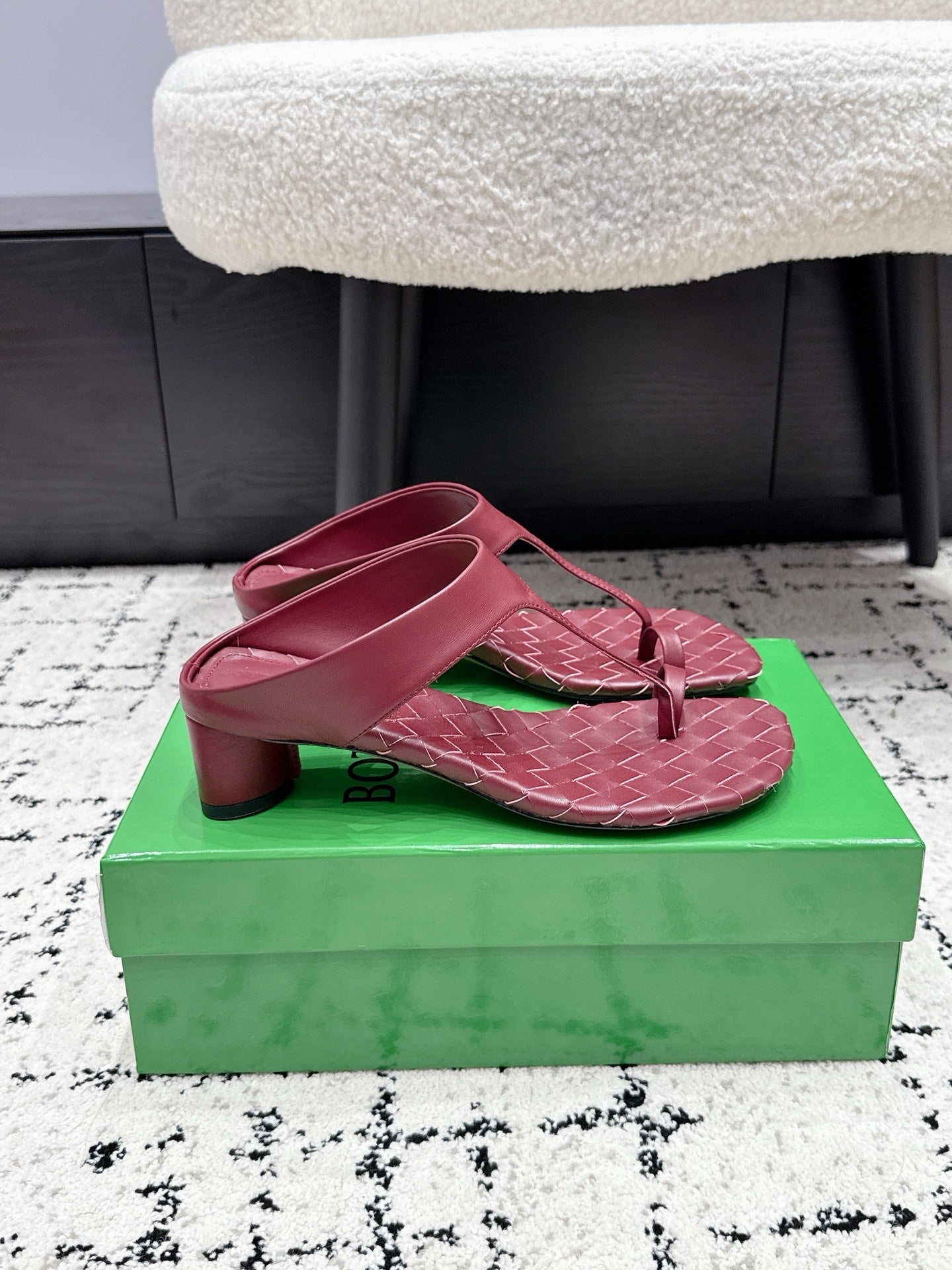 BOTTEGA VENETA 26S HIGH-HEEL THONG SANDALS 40 MM IN DARK RED CALFSKIN
