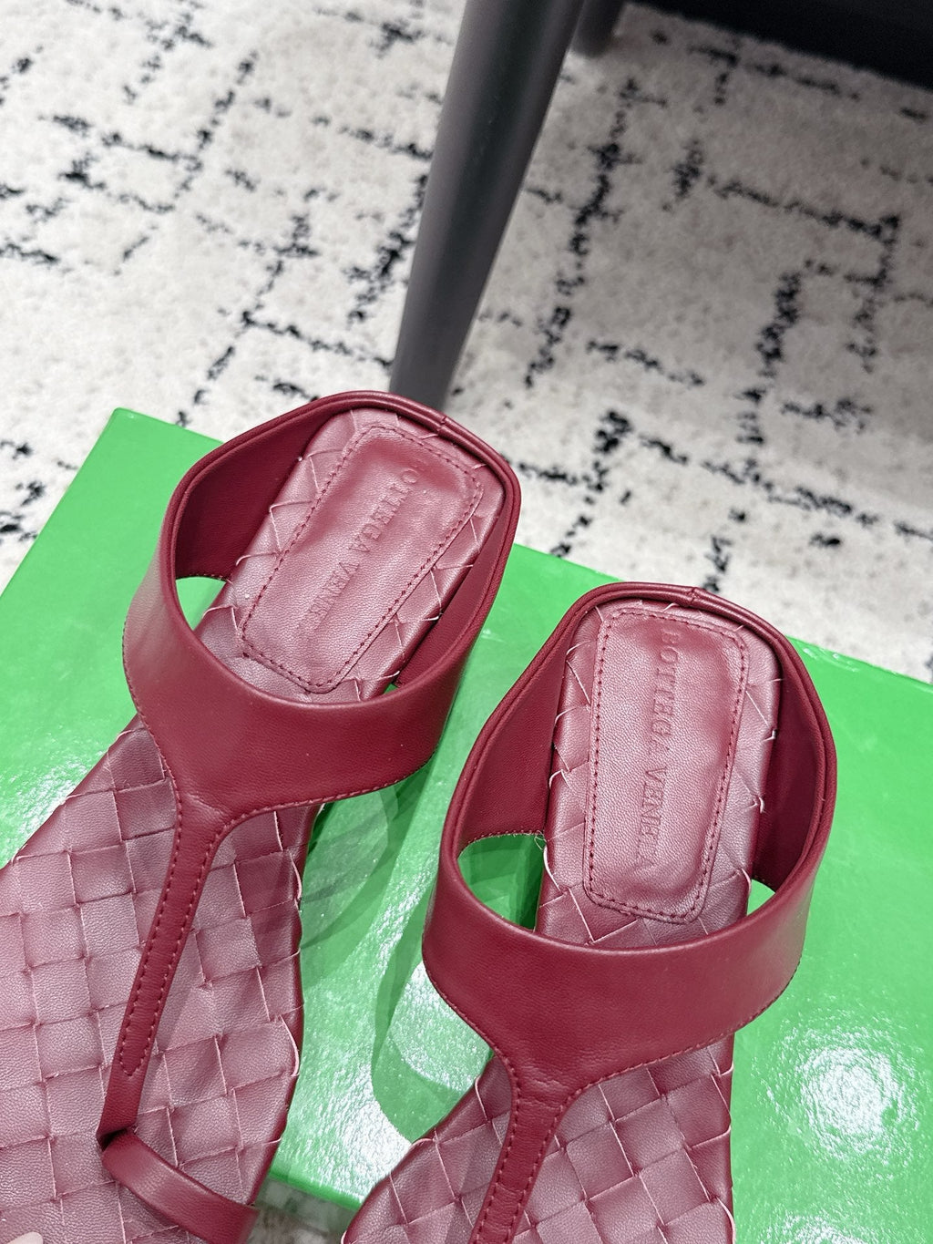 BOTTEGA VENETA 26S HIGH-HEEL THONG SANDALS 40 MM IN DARK RED CALFSKIN