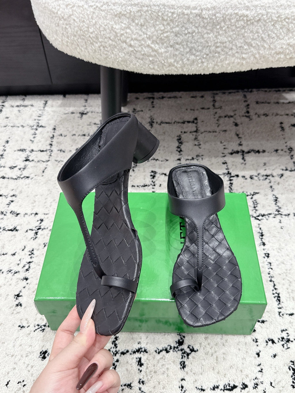 BOTTEGA VENETA 26S HIGH-HEEL THONG SANDALS 40 MM IN BLACK CALFSKIN
