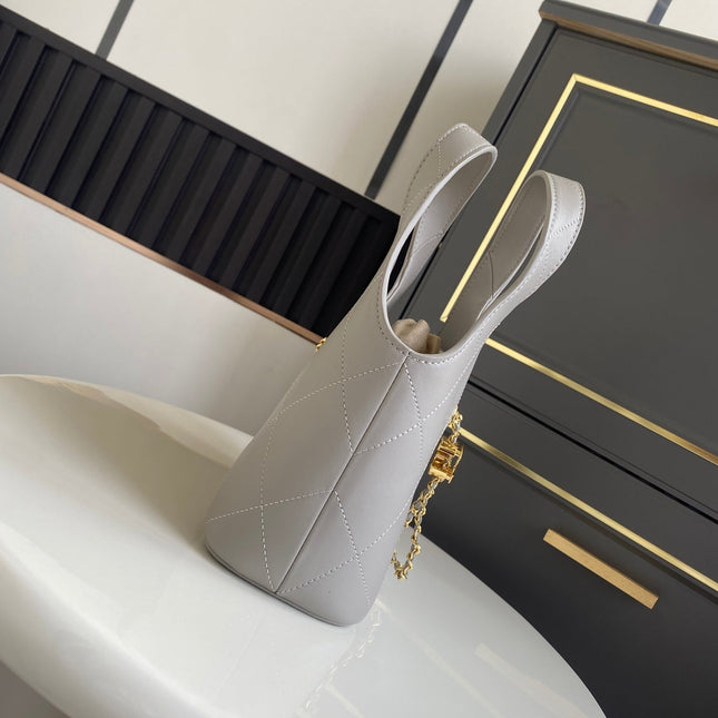 CHANEL 26S QUILTED HOBO BAG 27 IN LIGHT GREY CALFSKIN GOLD HARDWARE