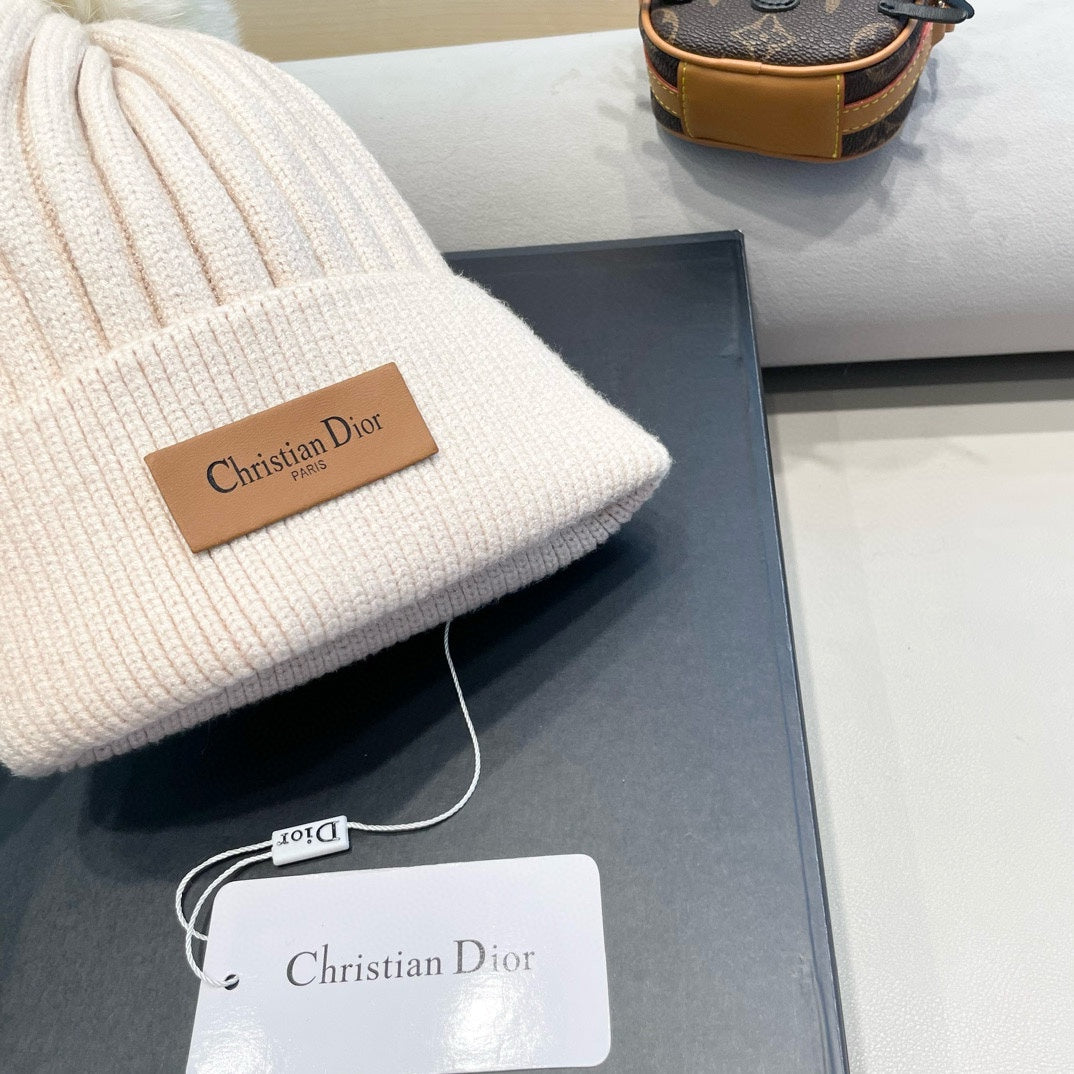 KNITTED BEANIE HAT IN BEIGE WOOL AND FOX FUR 435034