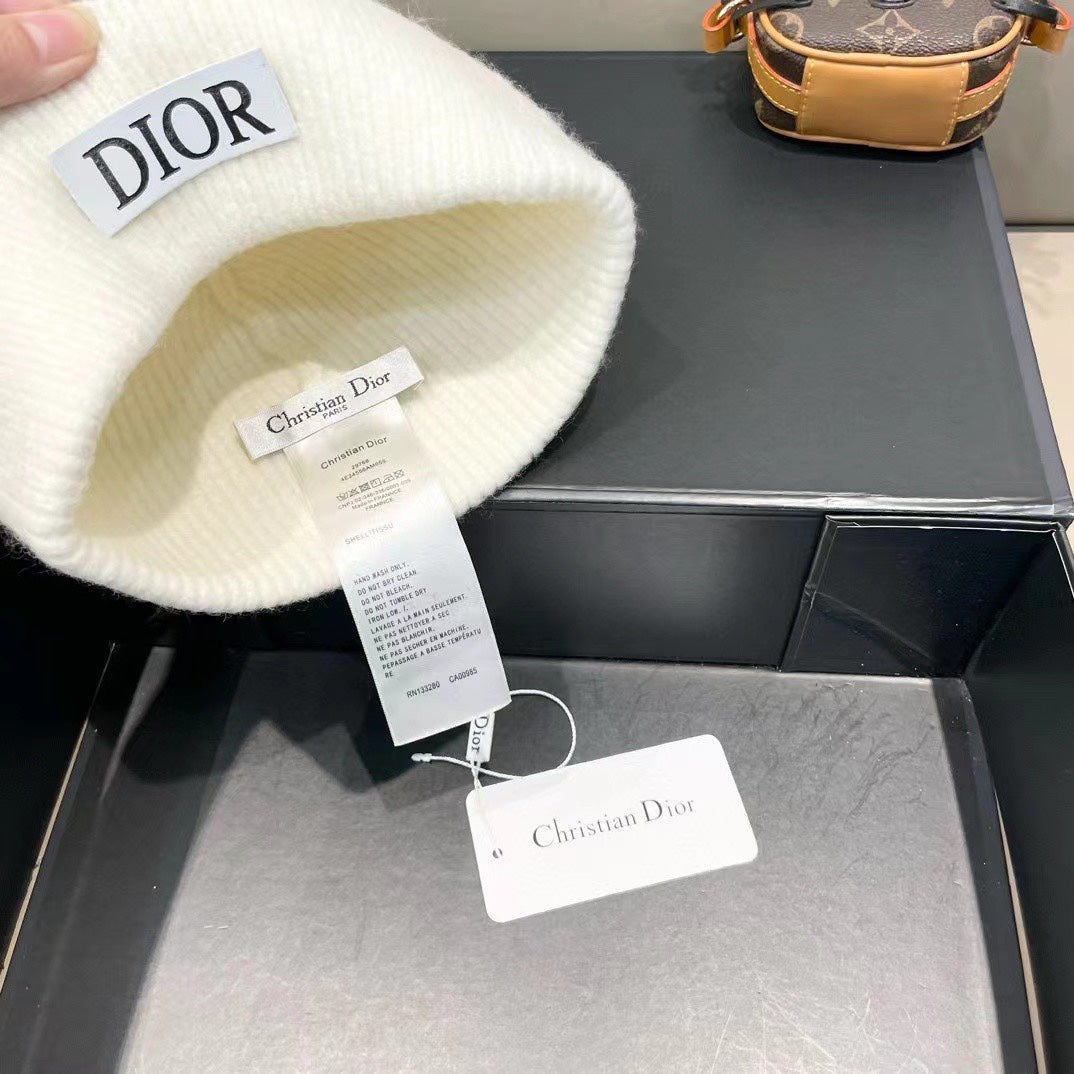 KNITTED BEANIE HAT IN WHITE WOOL AND RABBIT FUR 439676