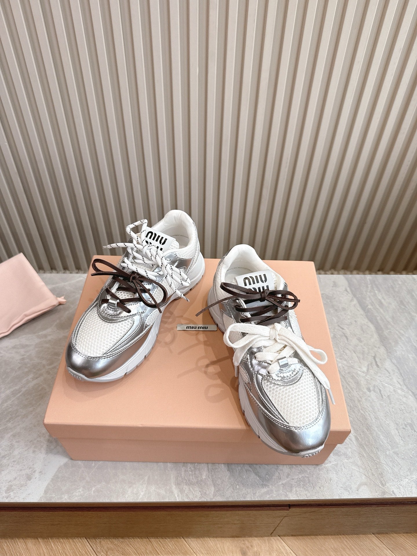 MM SNEAKERS IN WHITE AND SILVER MESH MIX CALFSKIN