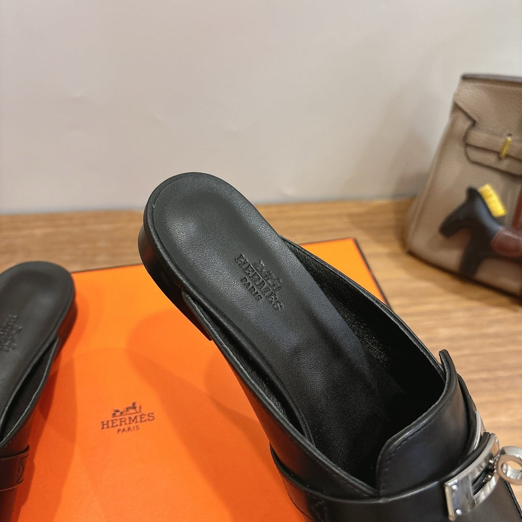 HM 26S KELLY MULE IN BLACK CALFSKIN SILVER HARDWARE