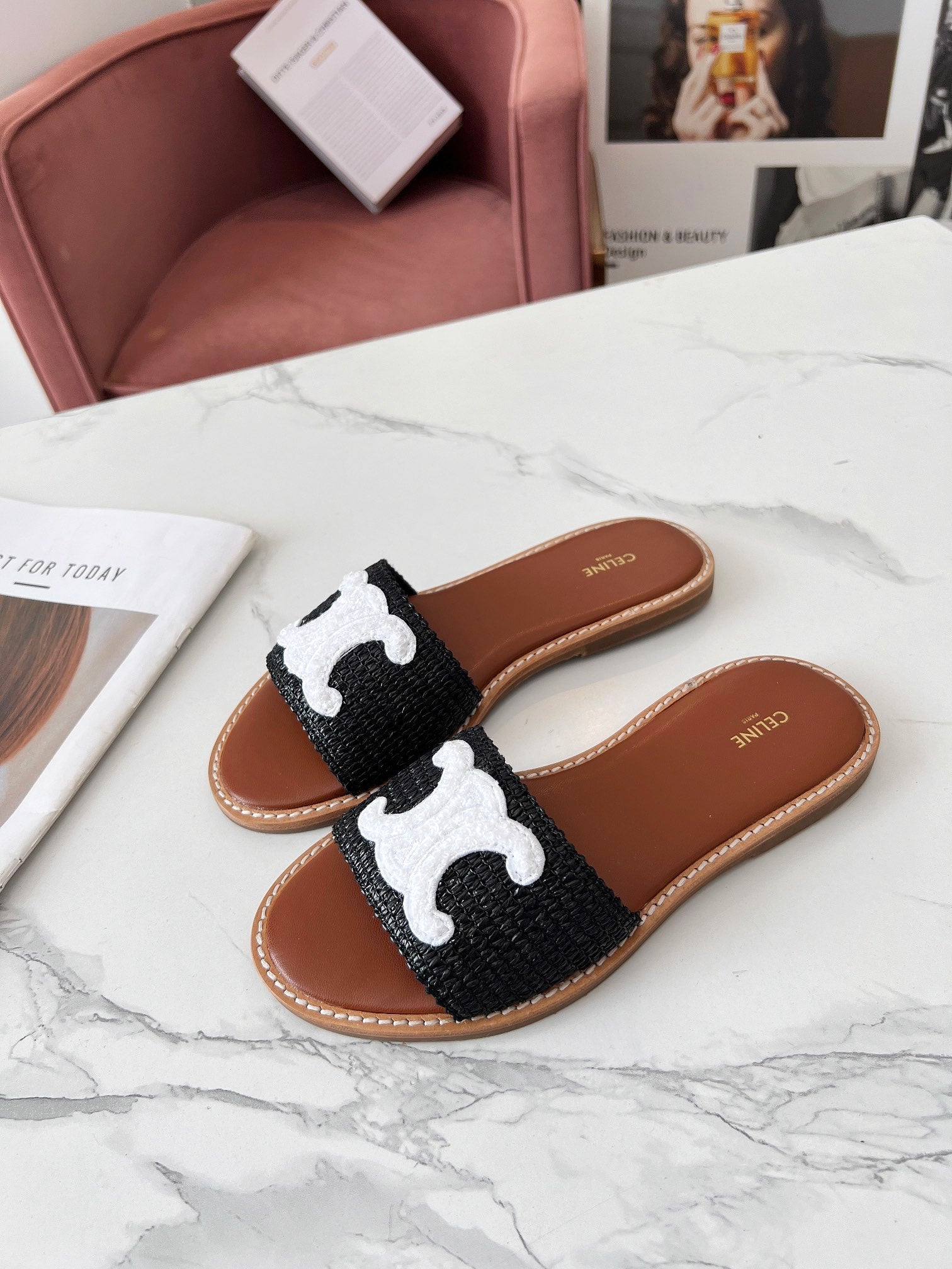 LYMPIA MULE BLACK RAFFIA AND WHITE WOOL LOGO