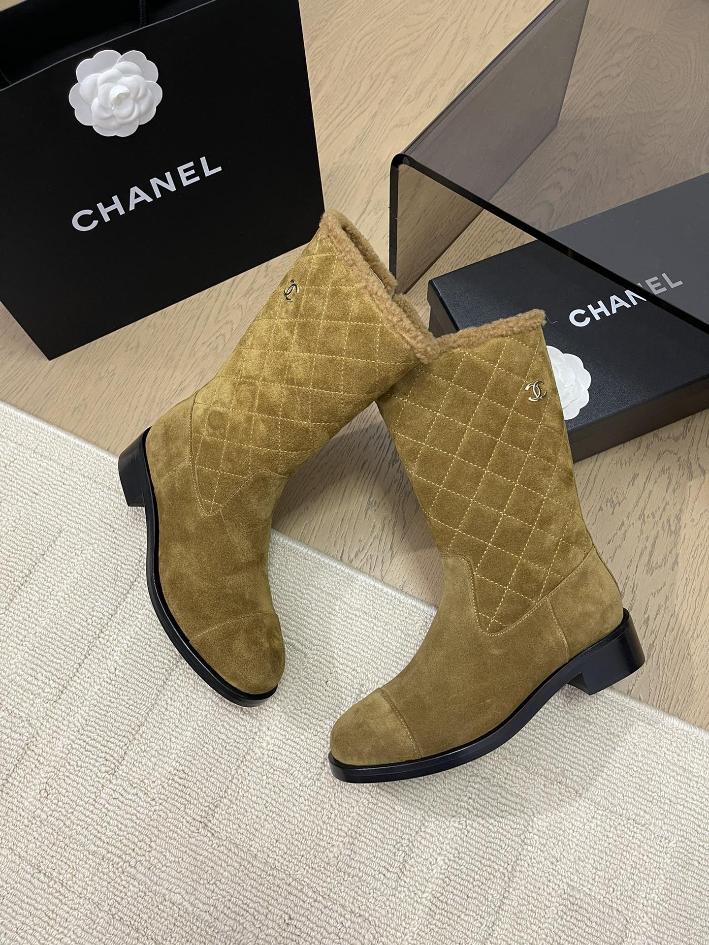 ANKLE BOOTS IN GOLDEN BROWN SUEDE 963150