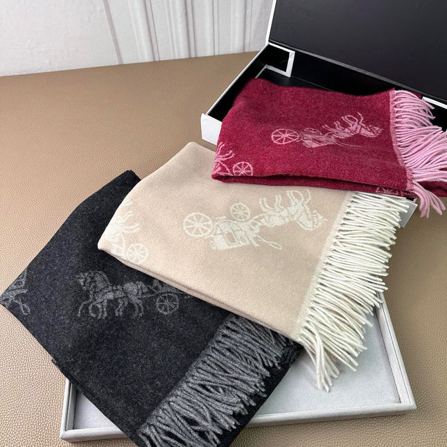 HORSE & CARRIAGE PRINT SCARF 195 CM IN RED PINK 375240