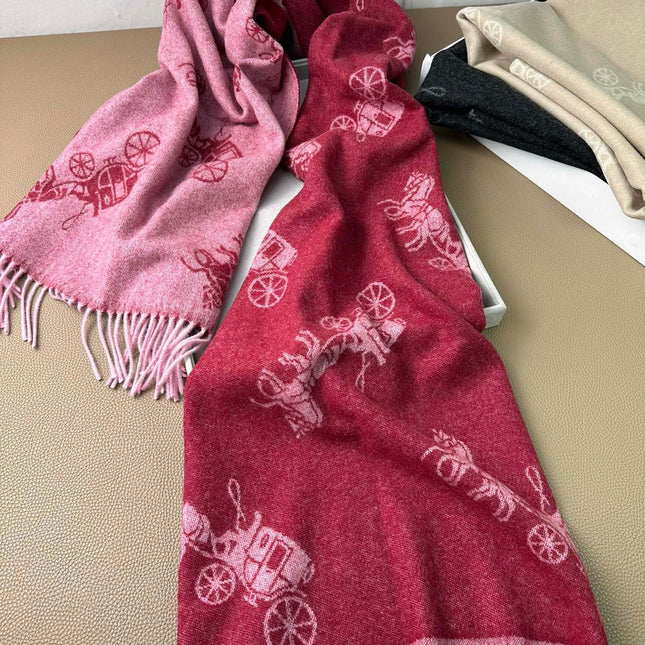 HORSE & CARRIAGE PRINT SCARF 195 CM IN RED PINK 375240