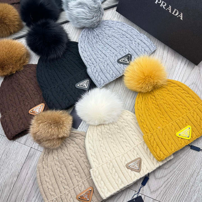 BEANIE HAT IN DOVE GRAY WOOL 352363