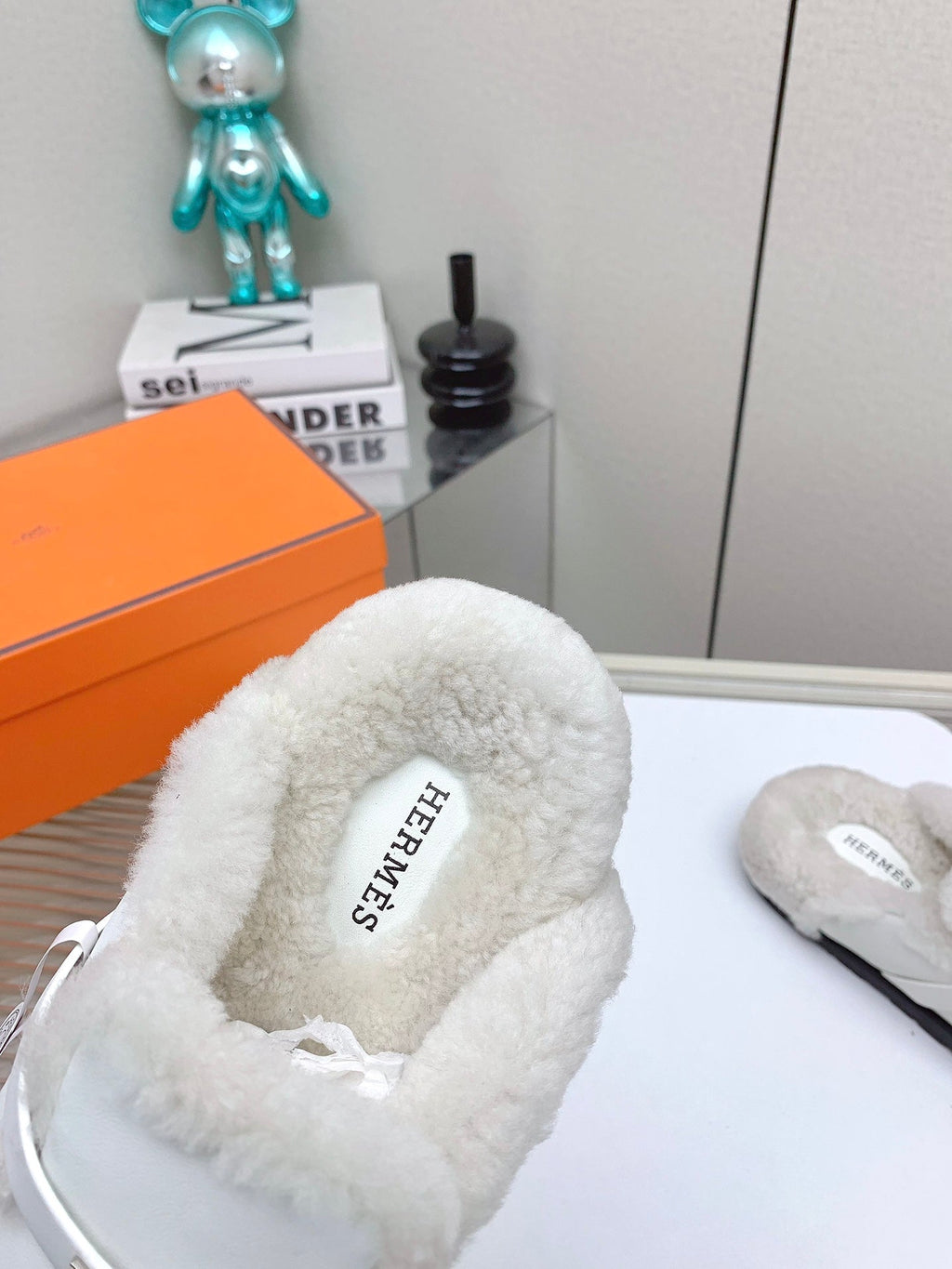 SLIP-ON MULE IN WHITE CALFSKIN AND SHEARLING LINING