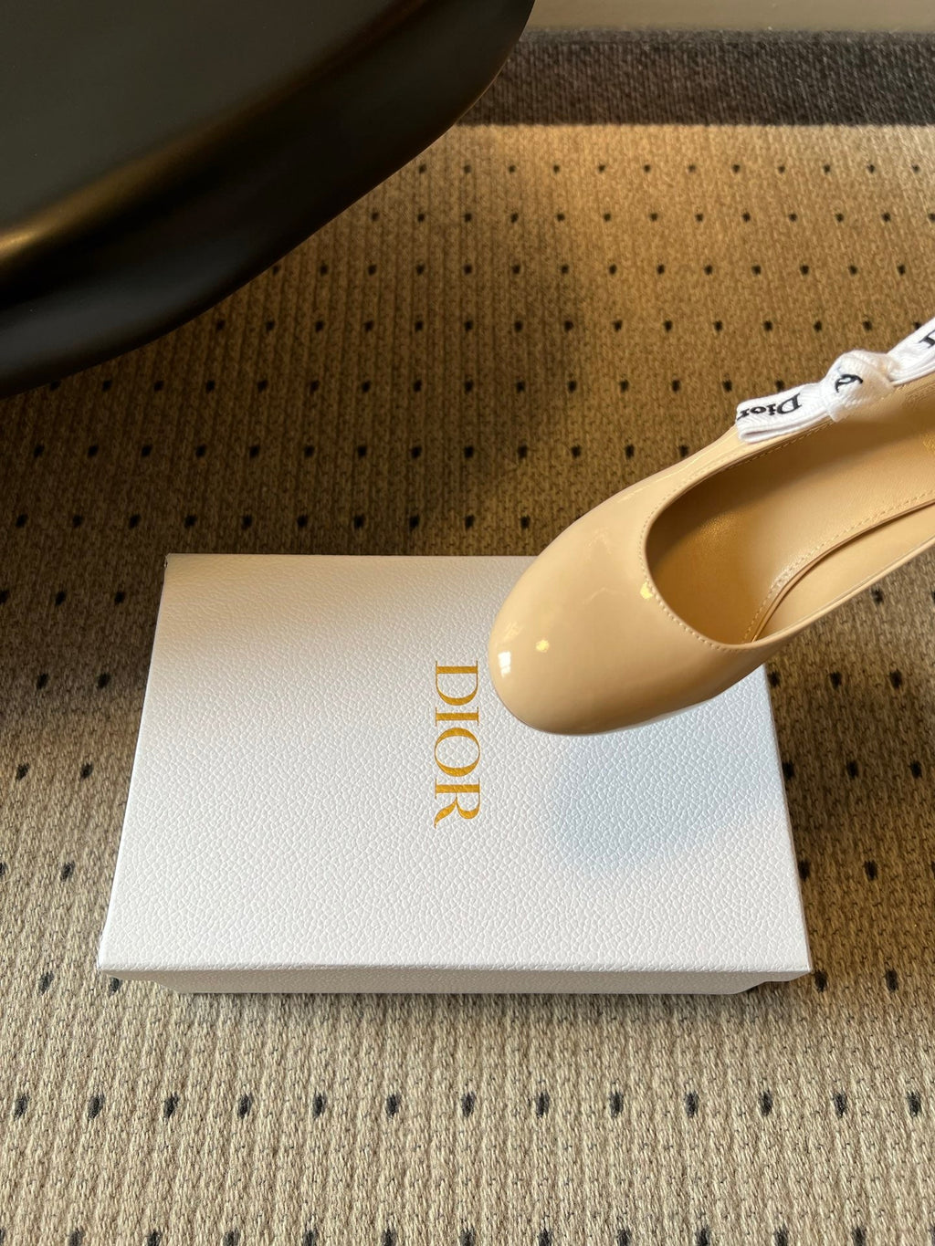 DIOR 26S HIGH HEELS 80 MM IN BEIGE PATENT CALFSKIN WITH RIBBON BOW