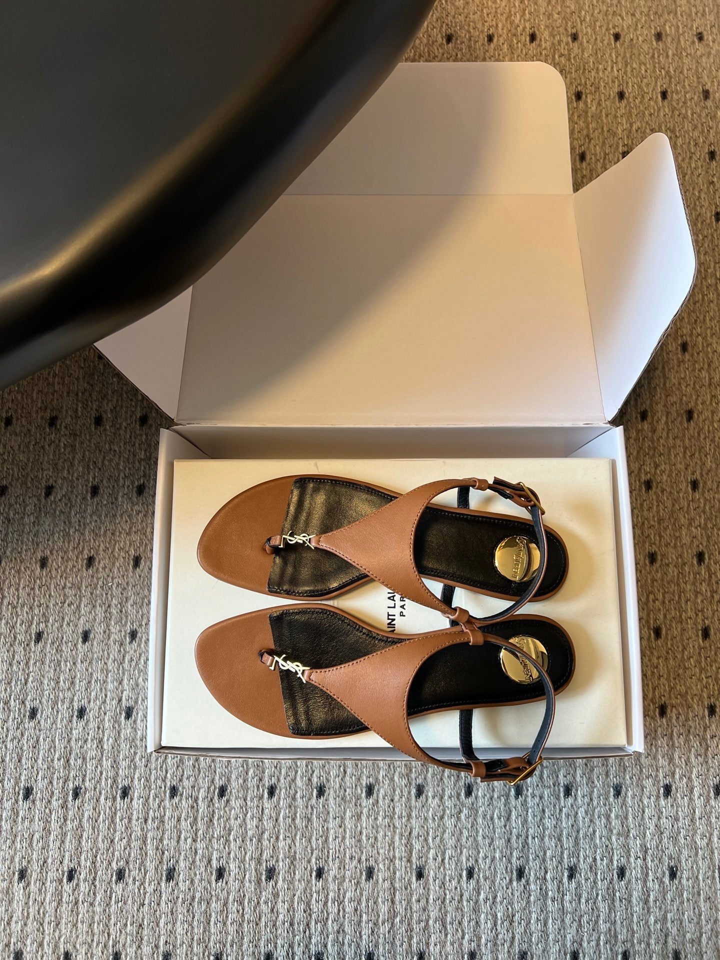 YSL 26S WIDE-STRAP THONG SANDALS IN BROWN CALFSKIN