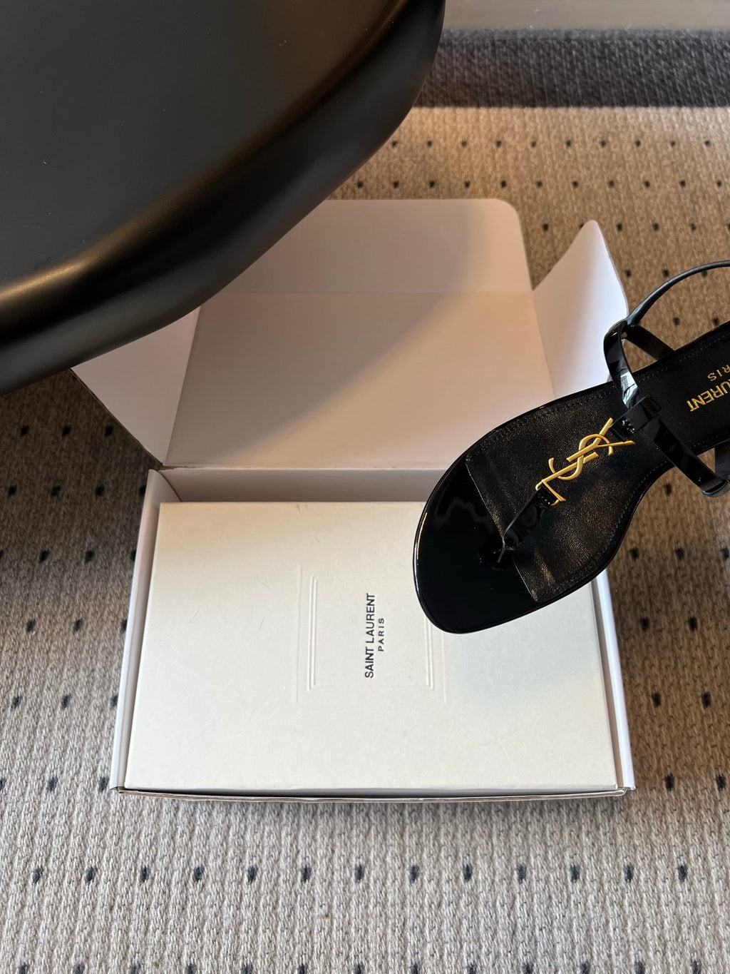 YSL 26S THONG SANDALS IN BLACK SHINY CALFSKIN WITH GOLD HARDWARE