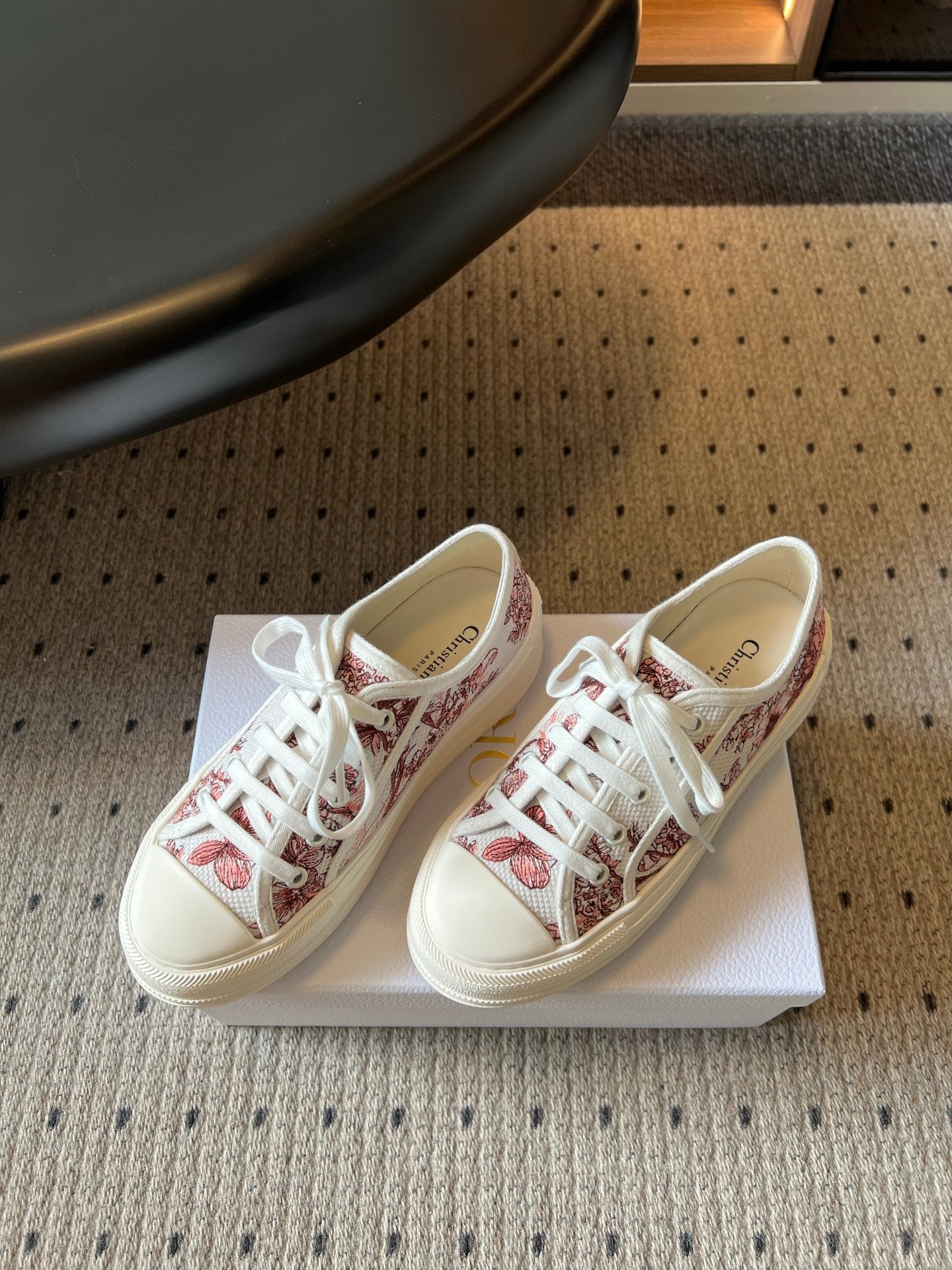 DIOR 26S LOW-TOP SNEAKER 50MM IN WHITE AND RED OBLIQUE EMBROIDERED CANVAS