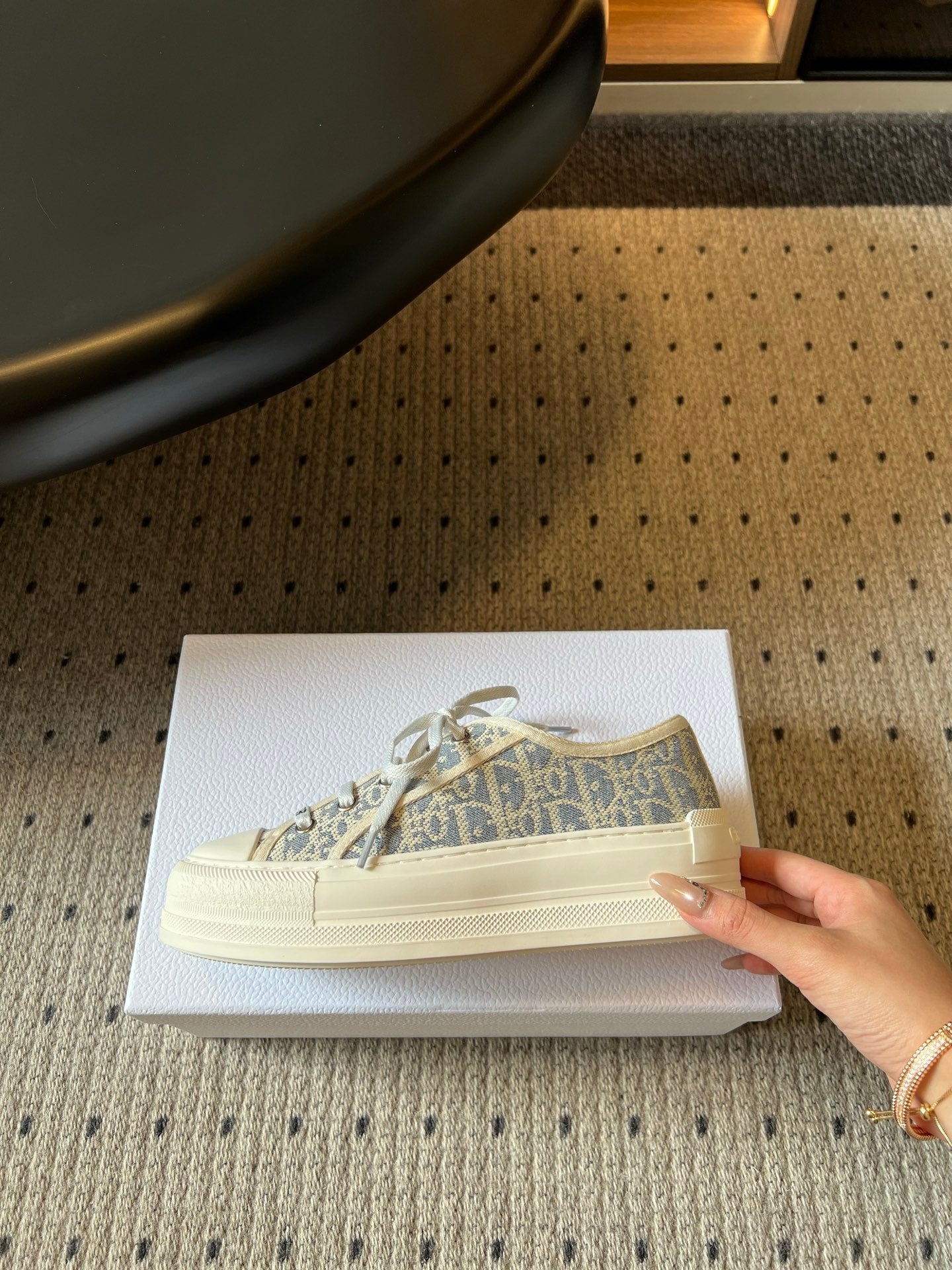 DIOR 26S LOW-TOP SNEAKER 50MM IN BLUE AND BEIGE OBLIQUE EMBROIDERED CANVAS