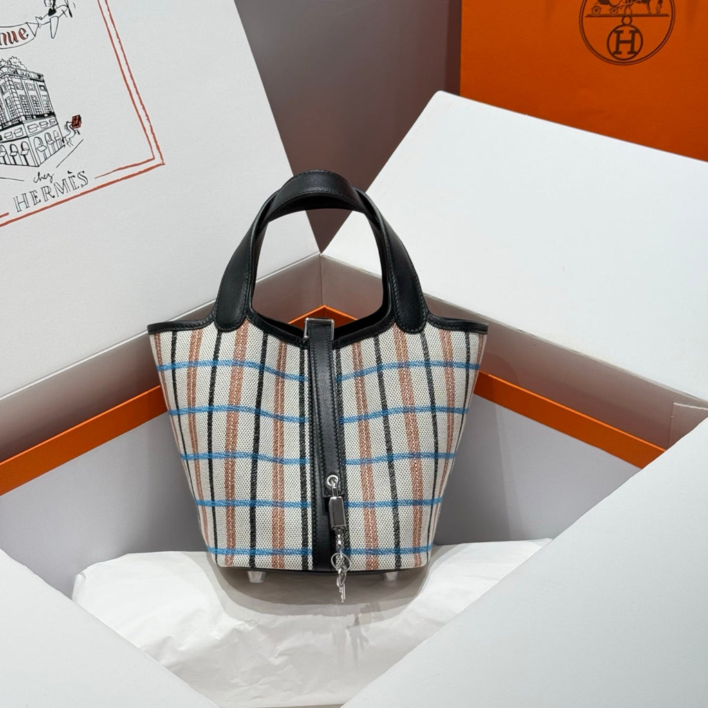PICOTIN LOCK 18 BAG IN BLACK CALFSKIN ÉCRU/NOIR/FAUVE/NOIR/BLEU ZANZIBAR EMBROIDERY PLAID CANVAS