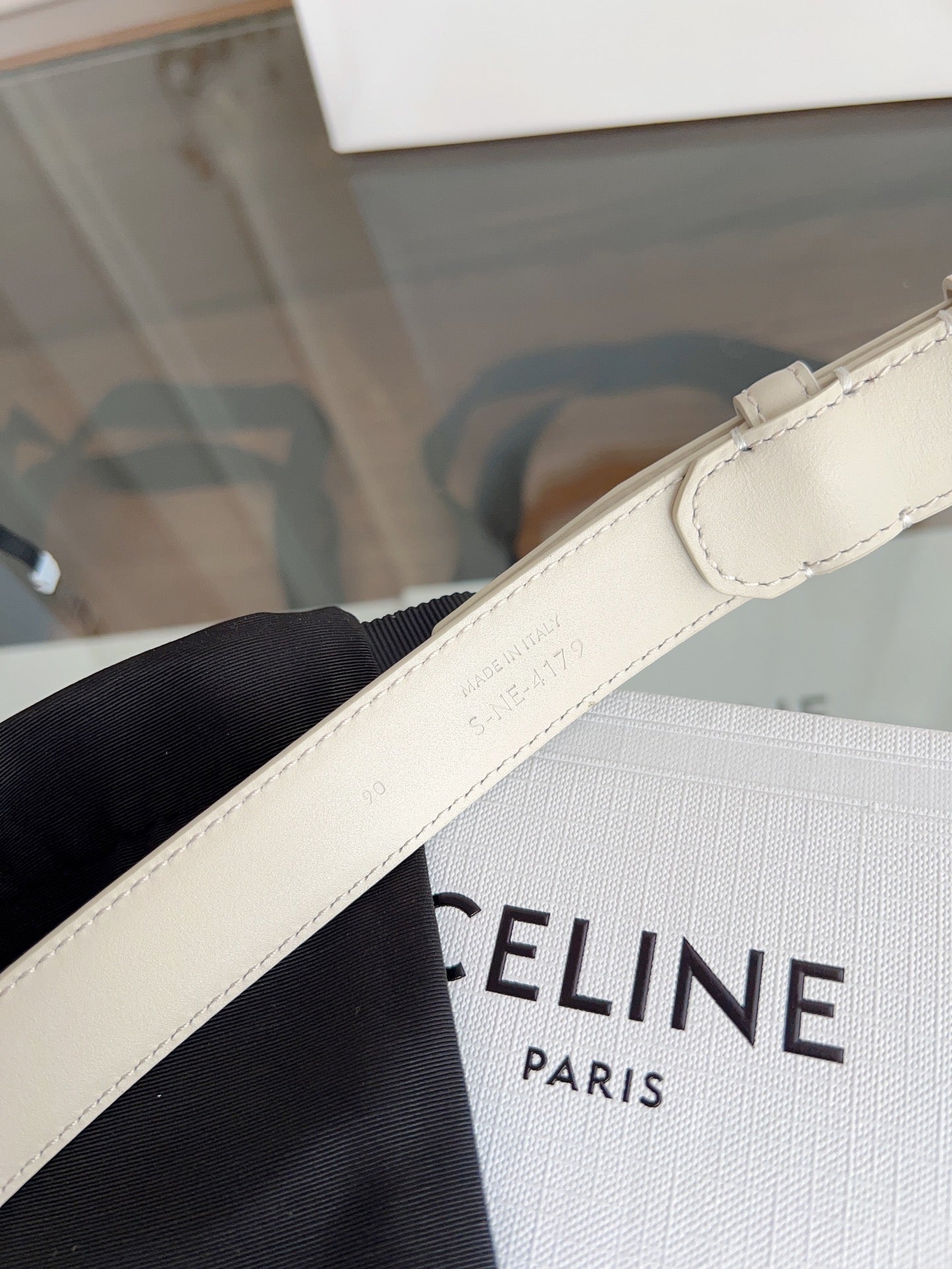 TRIOMPHE BELT 24MM IN WHITE CALFSKIN WITH GOLD BUCKLE