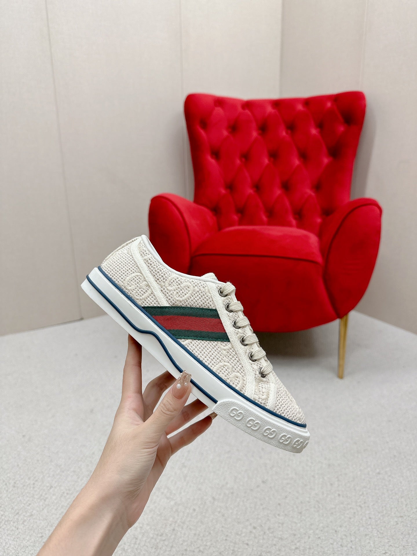 GUCCI 26S LOW TOP SNEAKERS IN IVORY WHITE CANVAS STYLE 08