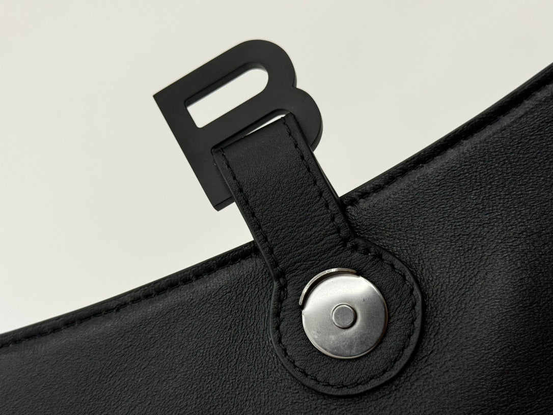 DOWNTOWN S CROSSBODY BAG 30 IN BLACK SOFT LAMBSKIN