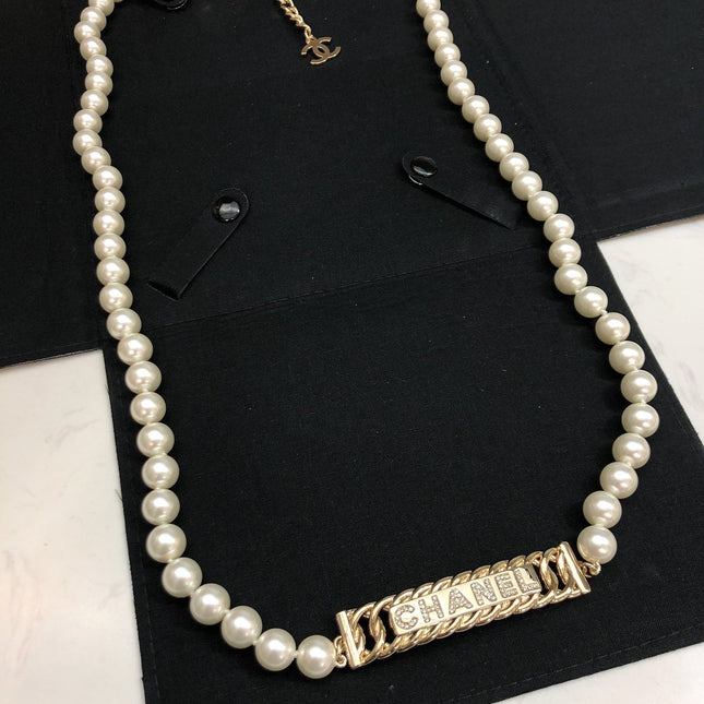 CHANEL 25S CHAIN BELT IN WHITE PEARL 615991