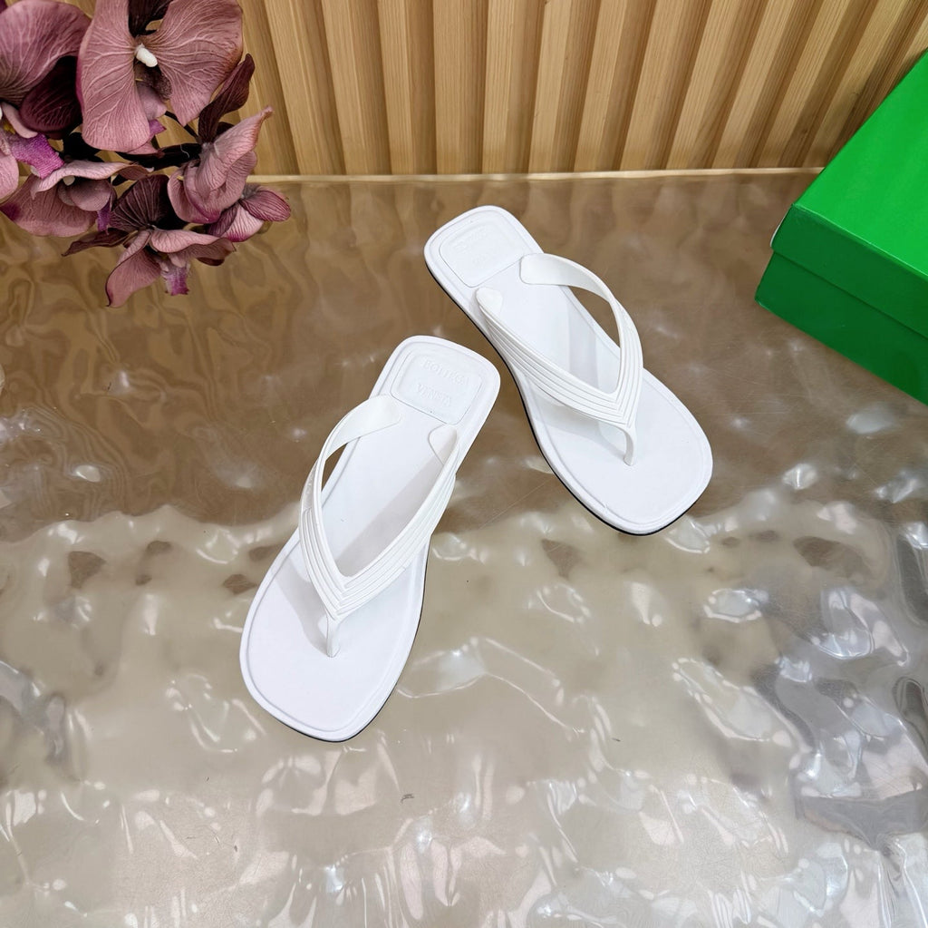 BOTTEGA VENETA 26S HIGH-HEEL THONG SANDALS IN WHITE TPU