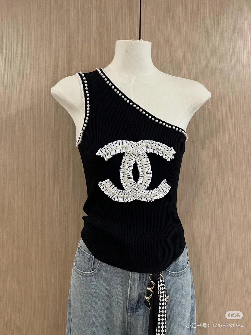 ONE SHOULDER TOP 622139 IN BLACK COTTON EMBOSSED PEARL TRIM