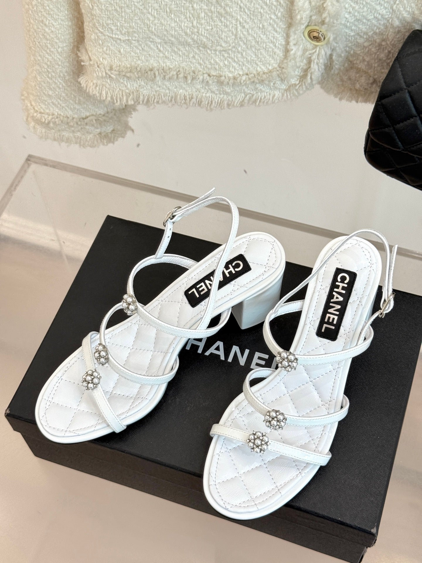 HIGH HEELS SANDAL IN WHITE LAMBSKIN PEARL FLOWERS