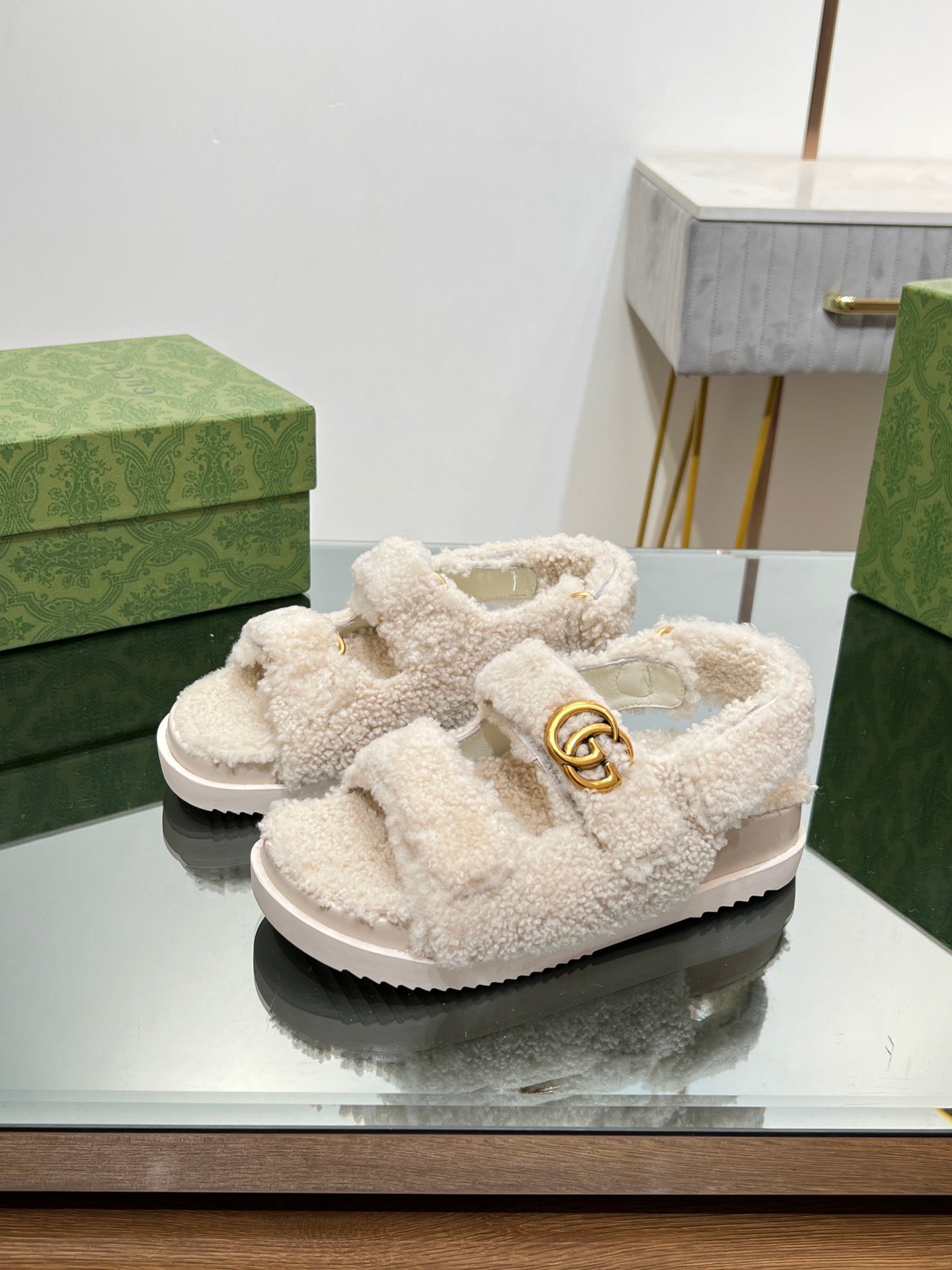 DAD SANDALS IN WHITE FLEECE WITH GOLD HARDWARE