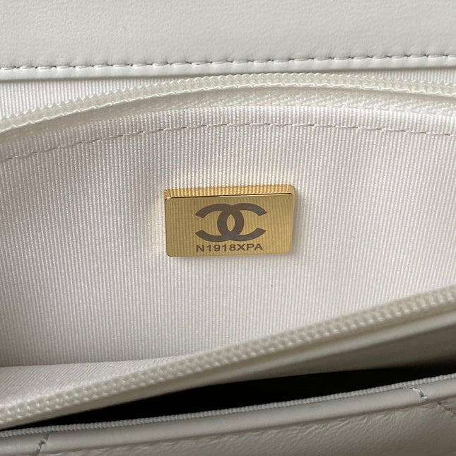19 WOC 19CM WHITE LAMBSKIN GOLD HARDWARE