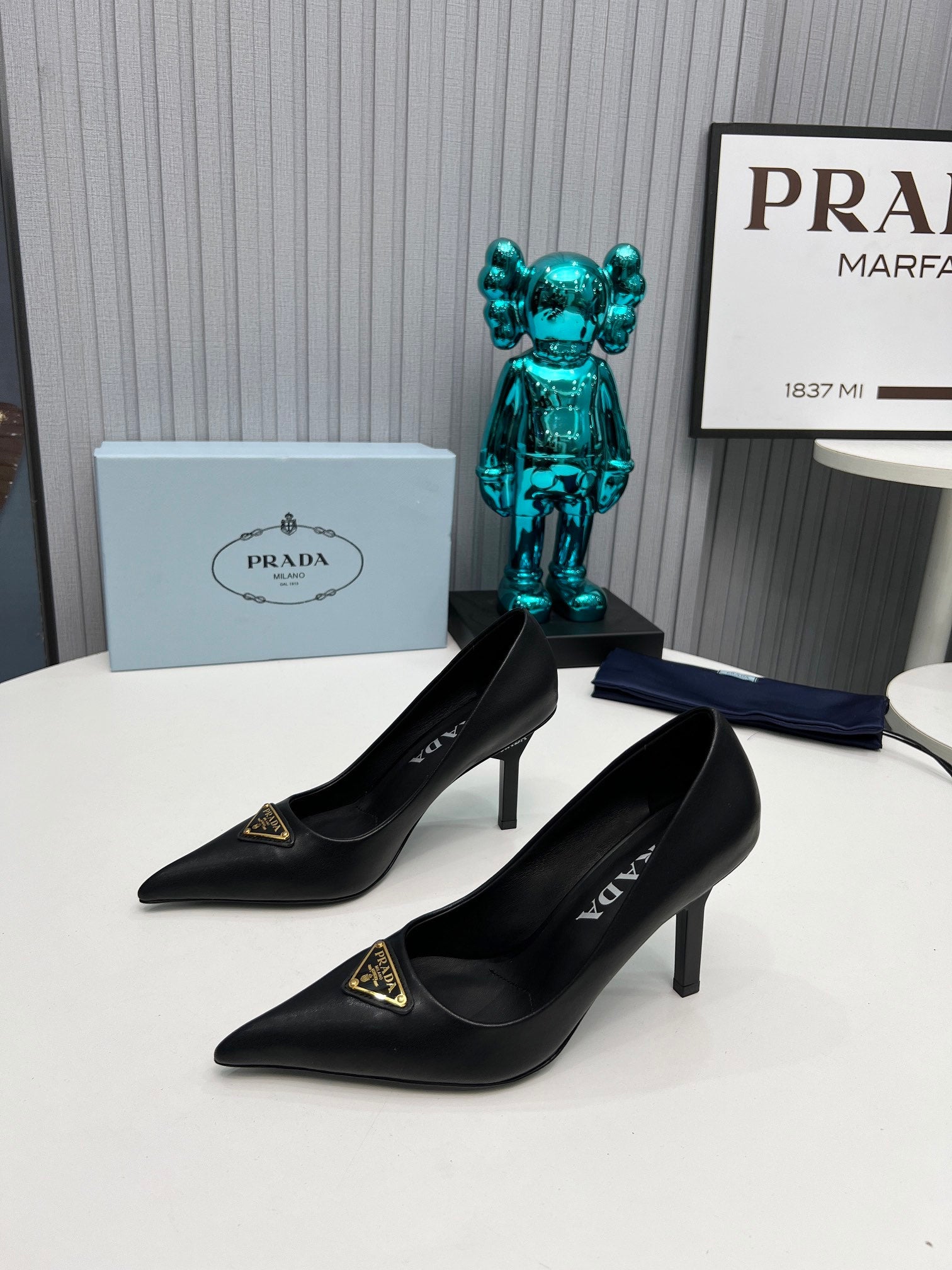 HIGH-HEEL PUMPS IN BLACK SHEEPSKIN