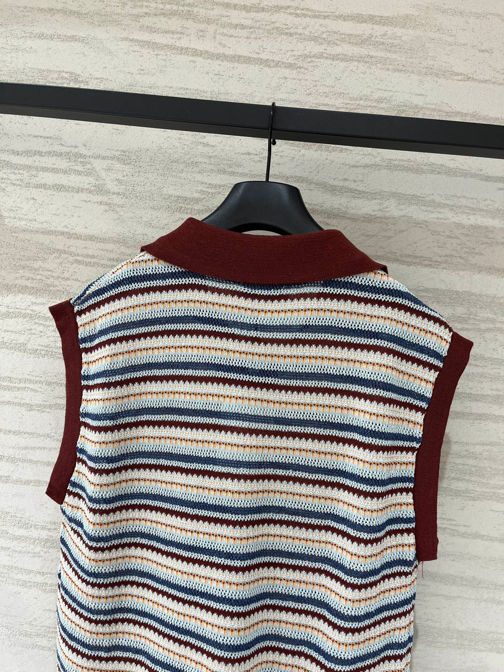 MONCLER 26S SLEEVELESS STRIPED KNIT POLO TOP 670
