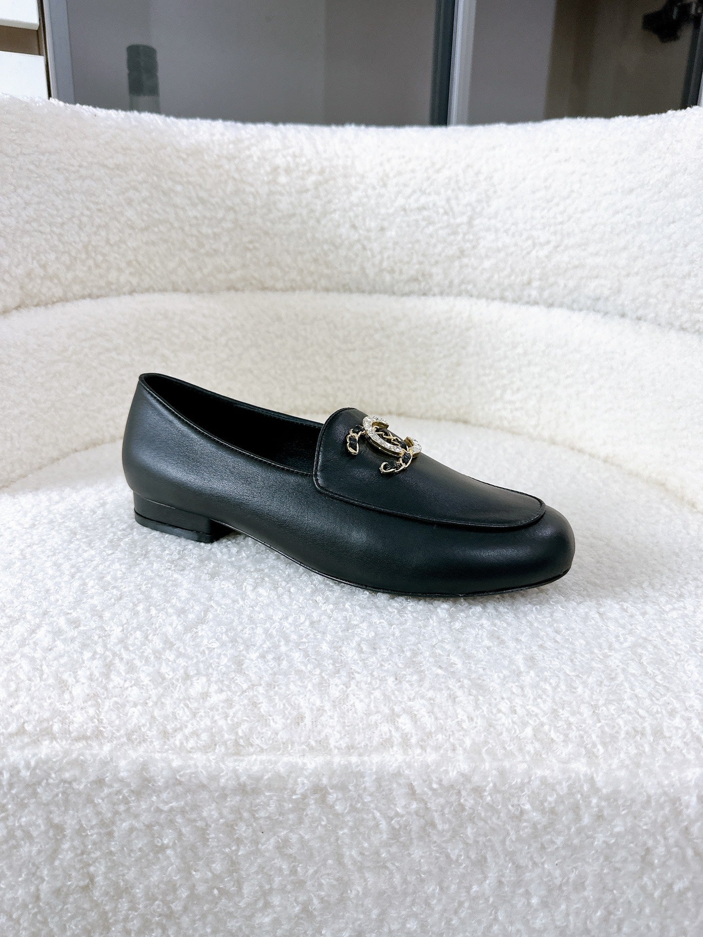 LOAFERS IN BLACK CALFSKIN HARDWARE WITH ROCK MIX CHAIN