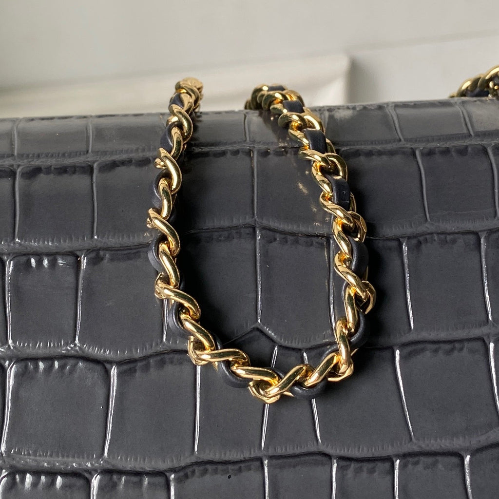 CHANEL 26S BARREL CLUTCH WITH CHAIN 23 IN DARK GREY CROCODILE-EMBOSSED CALFSKIN GOLD HARDWARE