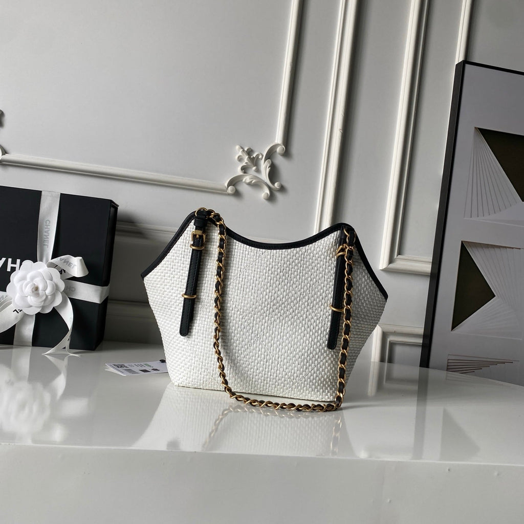 CHANEL 26S MAXI SHOPPING BAG 28 IN WHITE RAFFIA AND BLACK CALFKIN GOLD HARDWARE
