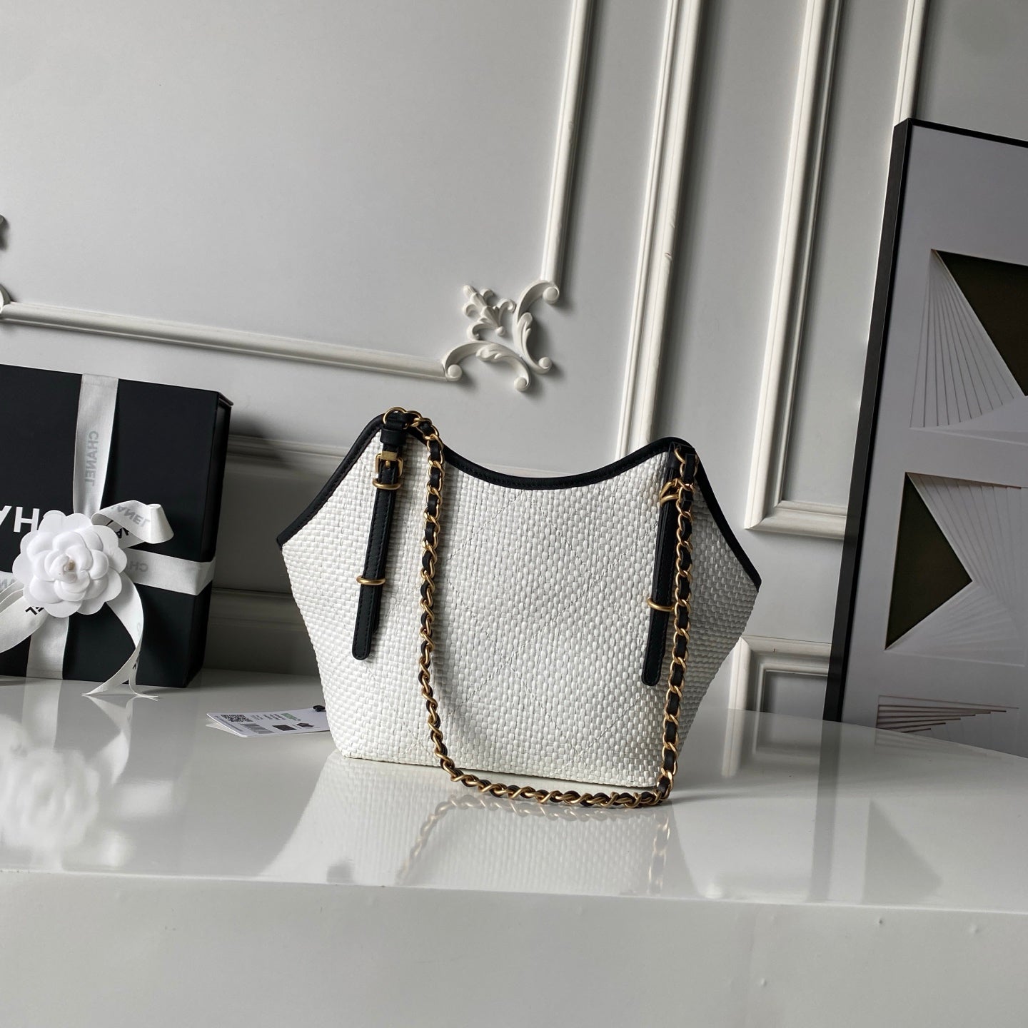 CHANEL 26S MAXI SHOPPING BAG 28 IN WHITE RAFFIA AND BLACK CALFKIN GOLD HARDWARE