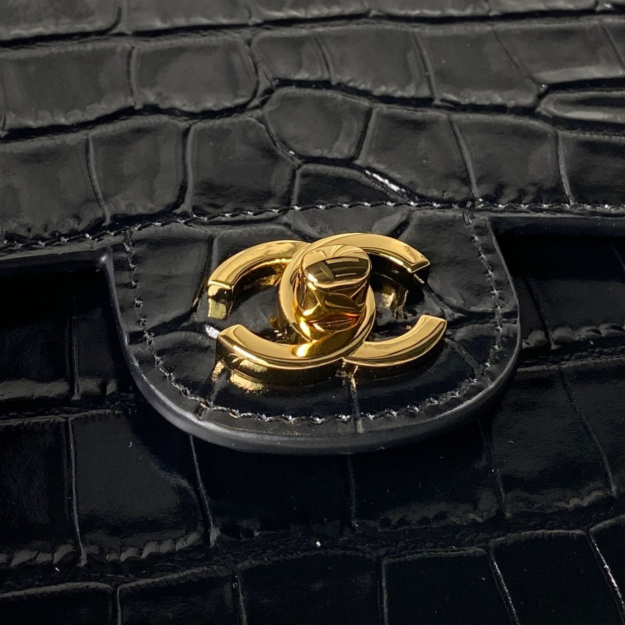 CHANEL 26S TOP HANDLE BAG 19 IN BLACK CROCODILE-EMBOSSED CALFSKIN GOLD HARDWARE